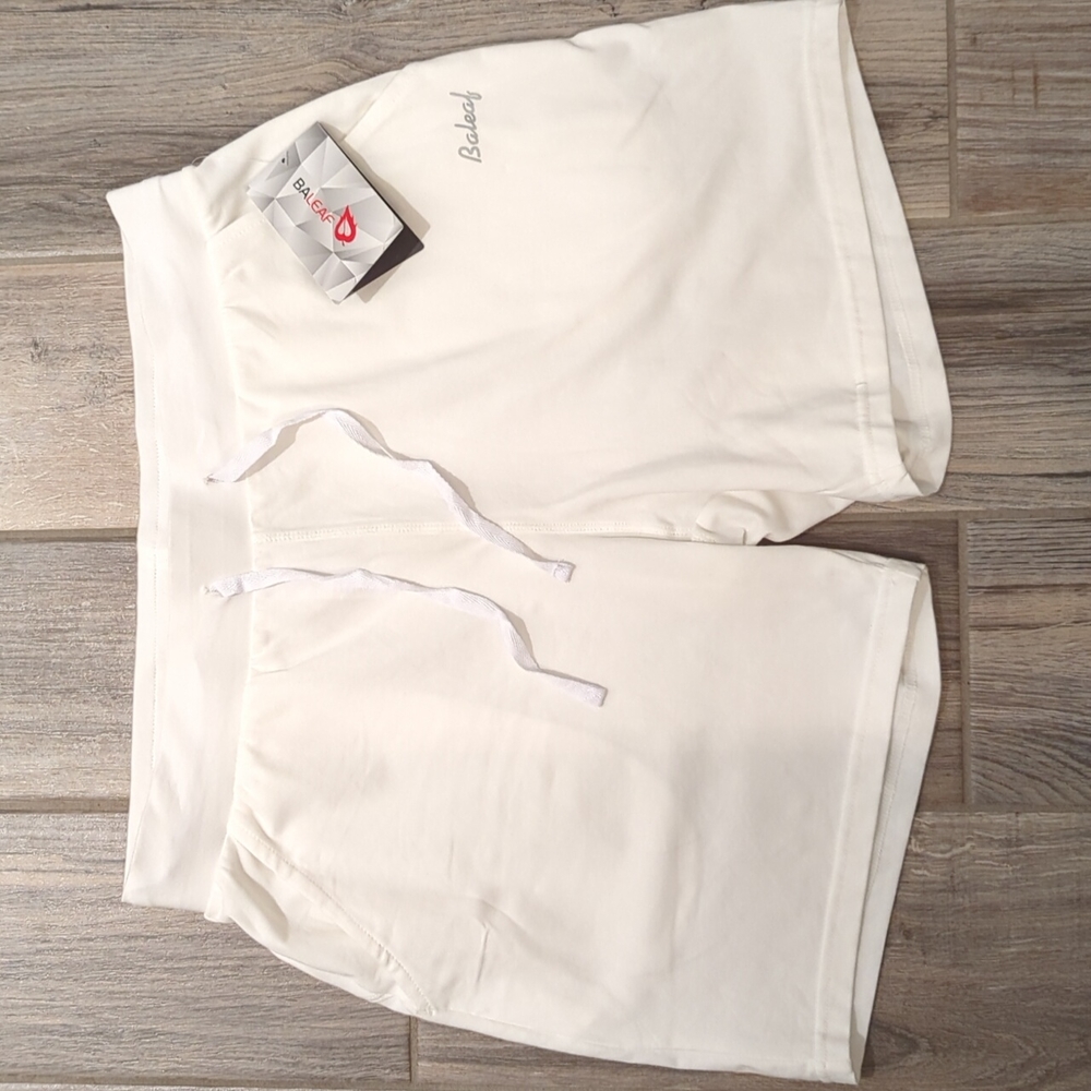 NWT White  Drawstring Bayleaf Shorts with 5" Inseam